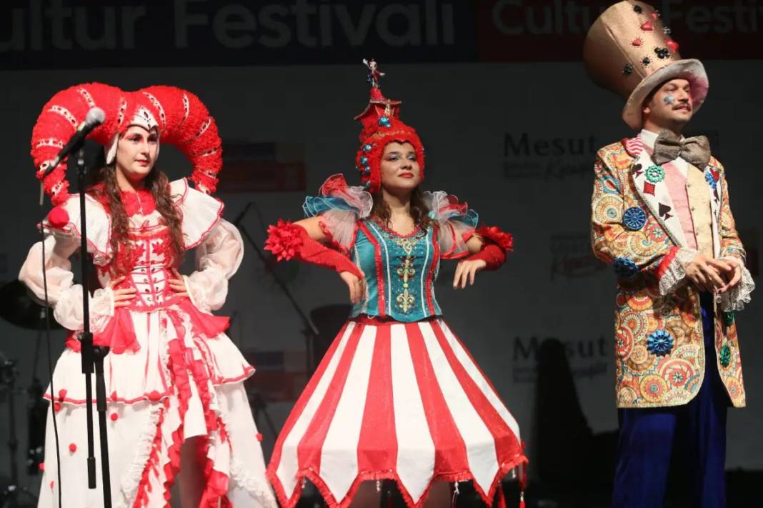Kepez’de Kültür Festivali’nin Açılış Korteji Renk Kattı 5
